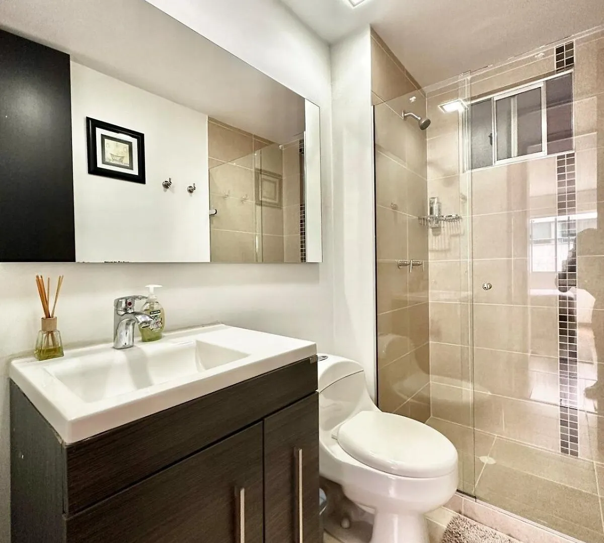 Hermoso Apartamento En El Poblado 메딜린 0*,